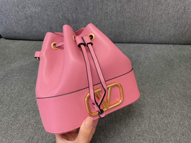 Va1e*ntin0 bucket bag